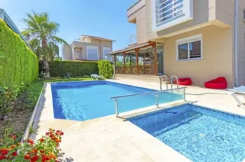 Kadriye Belek'te özel havuzlu müstakil villa